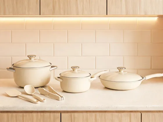 Coordinated Carote cookware set